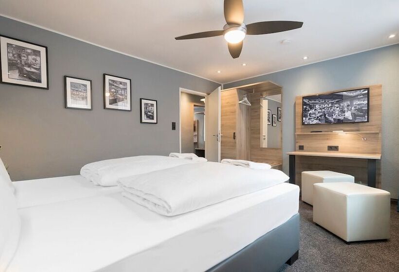 Riverview Apartments By Daspaul