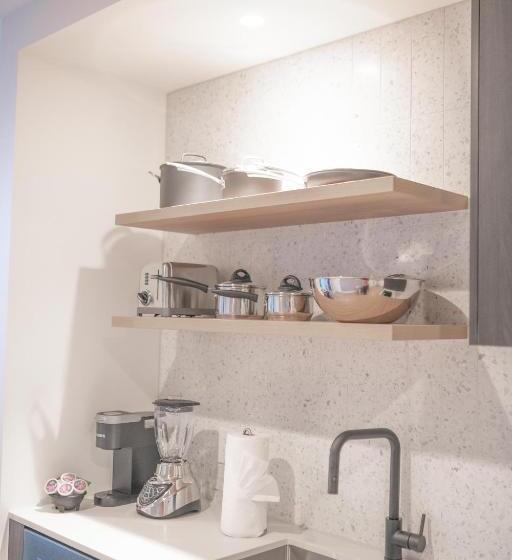 Upscale Rainey St Condo Homes Peloton, Gym, Rooftop Pool, Wifi Included