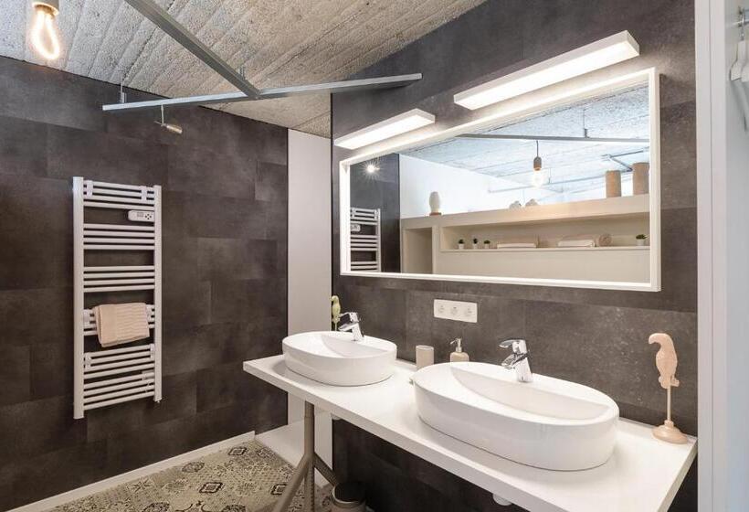 ベッドアンドブレックファースト Le Garage