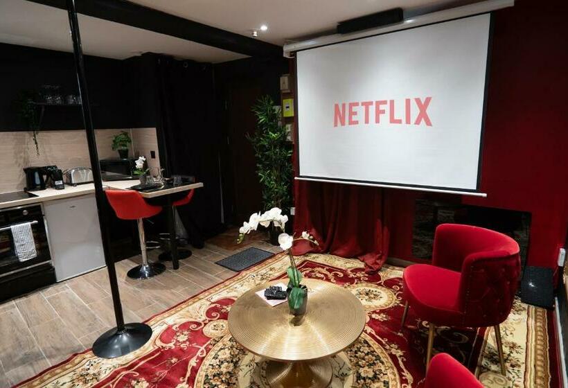 Capsule Secret   Jacuzzi   Netflix & Home Cinéma   Jeux De Couple   Barre De Pole Dance