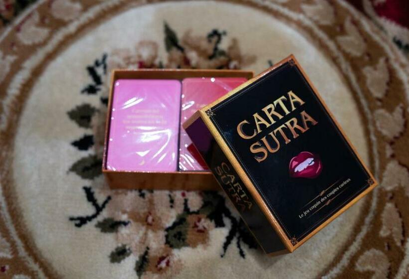 Capsule Secret Jacuzzi Netflix & Home Cinéma Jeux De Couple Barre De Pole Dance