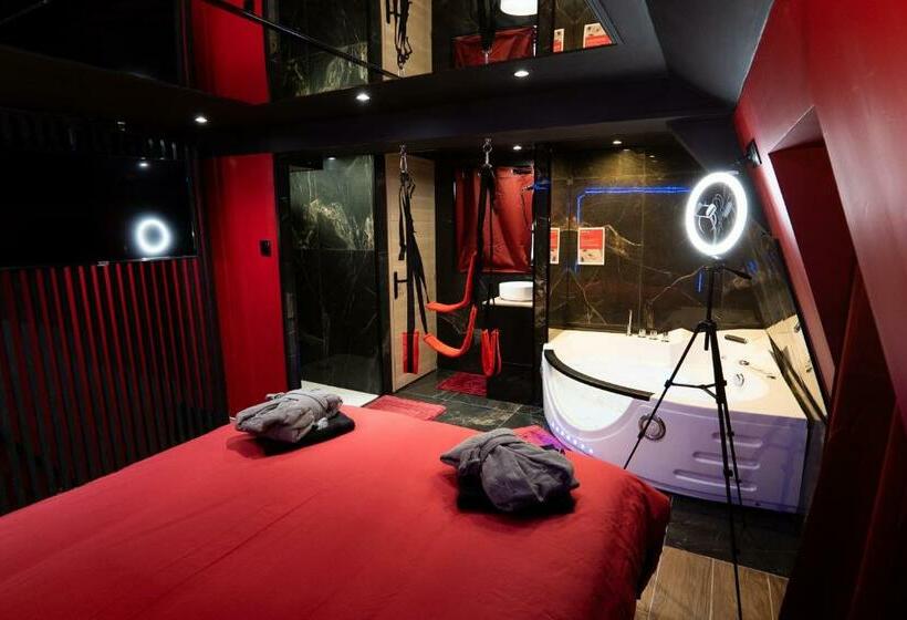 Capsule Secret   Jacuzzi   Netflix & Home Cinéma   Jeux De Couple   Barre De Pole Dance