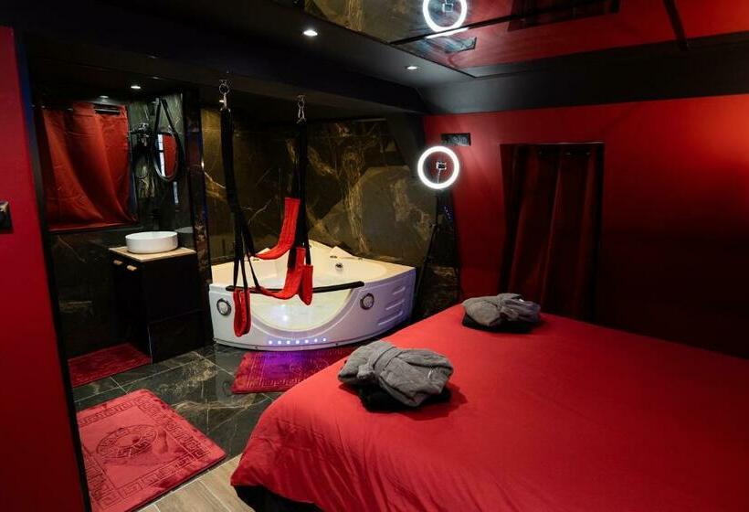 Capsule Secret   Jacuzzi   Netflix & Home Cinéma   Jeux De Couple   Barre De Pole Dance