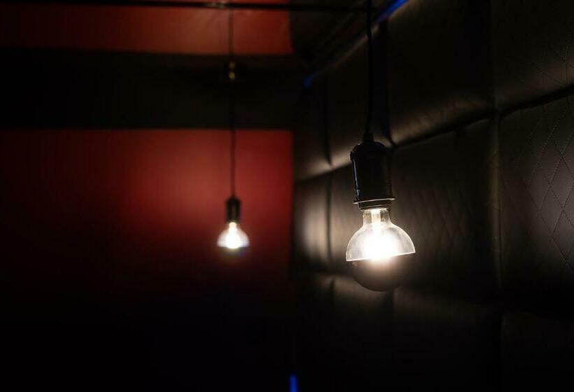 Capsule Secret   Jacuzzi   Netflix & Home Cinéma   Jeux De Couple   Barre De Pole Dance