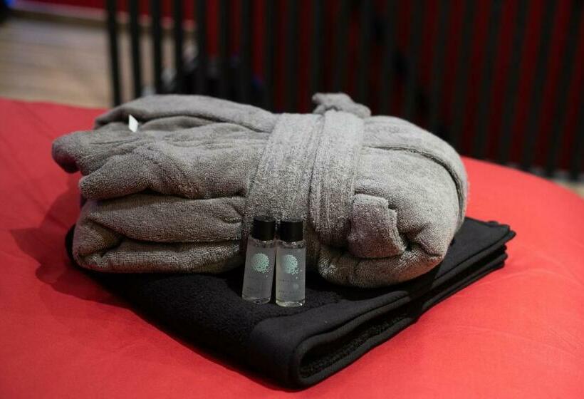 Capsule Secret   Jacuzzi   Netflix & Home Cinéma   Jeux De Couple   Barre De Pole Dance