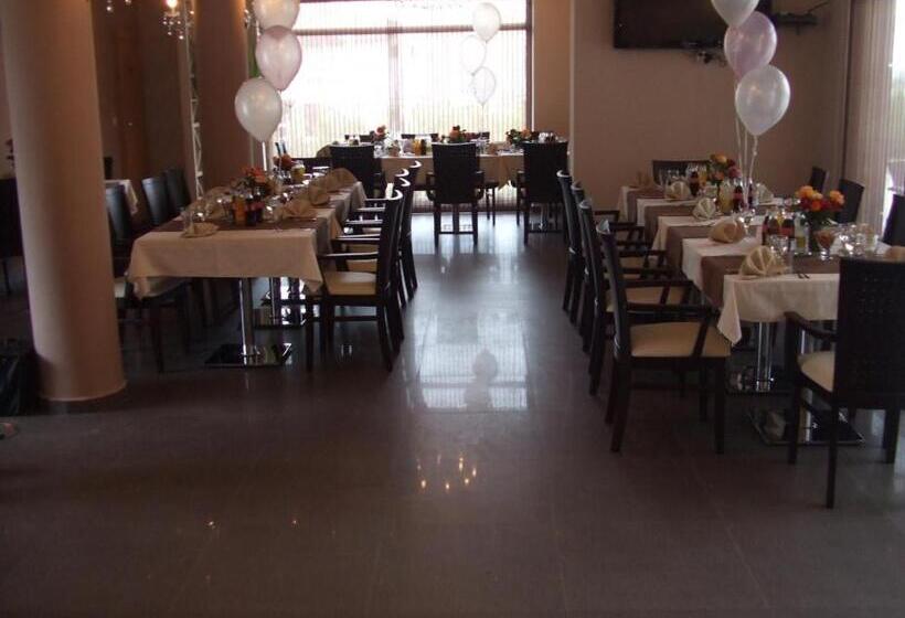 ホテル александра