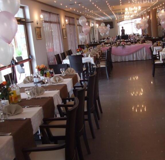 ホテル александра