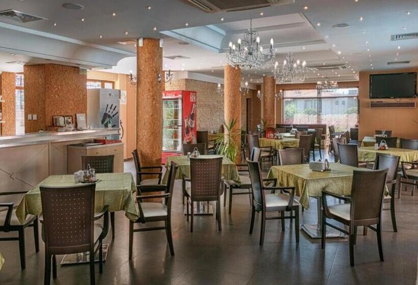 ホテル александра