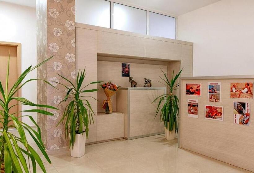 ホテル александра