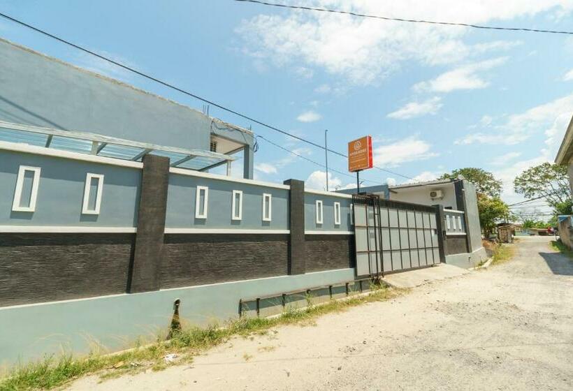 בית מלון כפרי Koolkost Near Universitas Islam Negeri Raden Intan Lampung 2