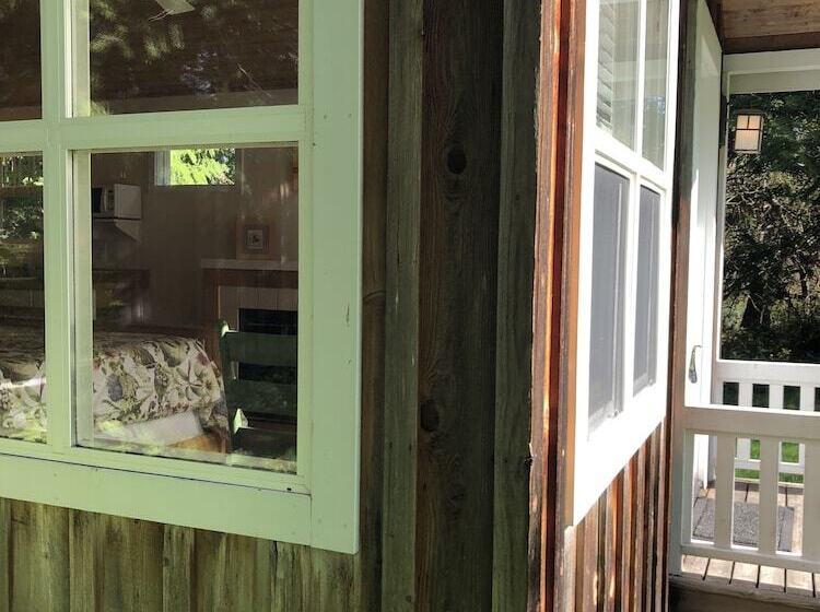 فندق Lopez Farm Cottages & Tent Camping