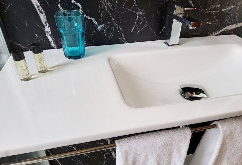 Отель Marques De Aguilar