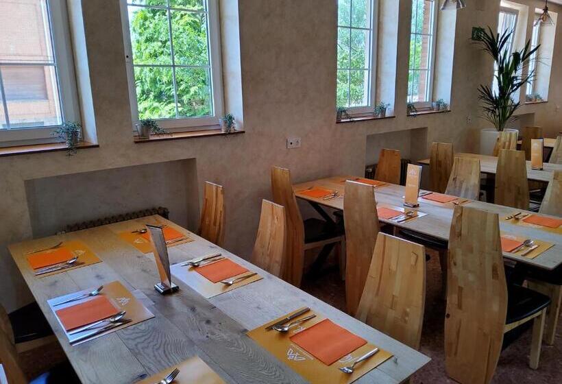 Отель Marques De Aguilar