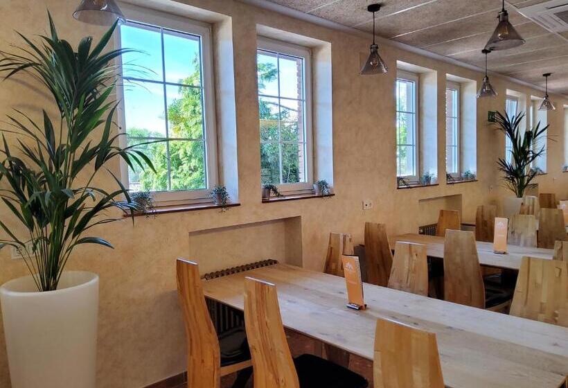 Отель Marques De Aguilar