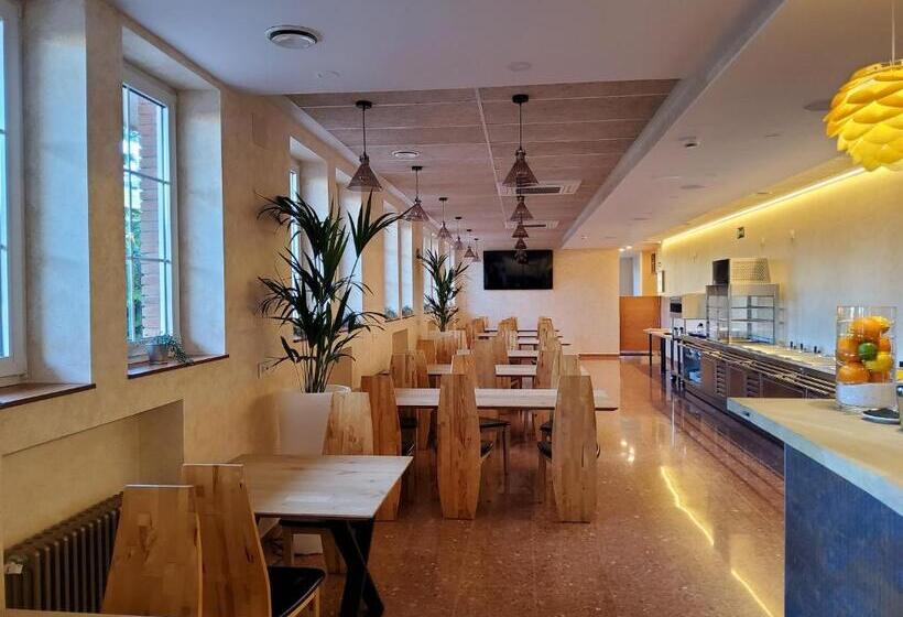 Отель Marques De Aguilar