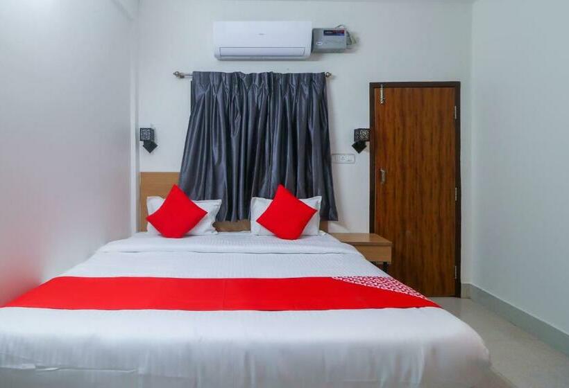 ホテル Fabexpress Crystal Stay