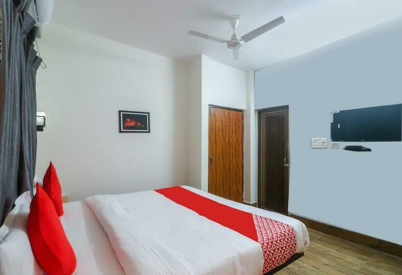 ホテル Fabexpress Crystal Stay