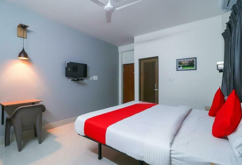 ホテル Fabexpress Crystal Stay