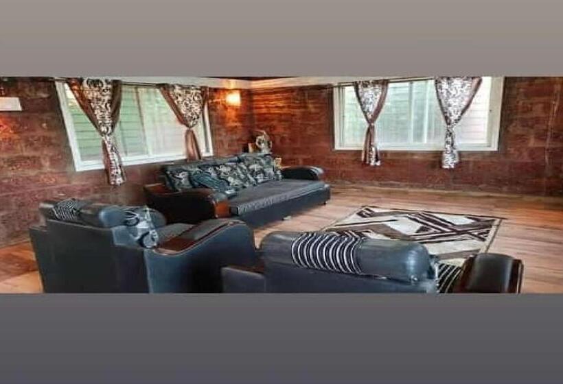 בית מלון כפרי Oyo 85889 Sayali Holidays