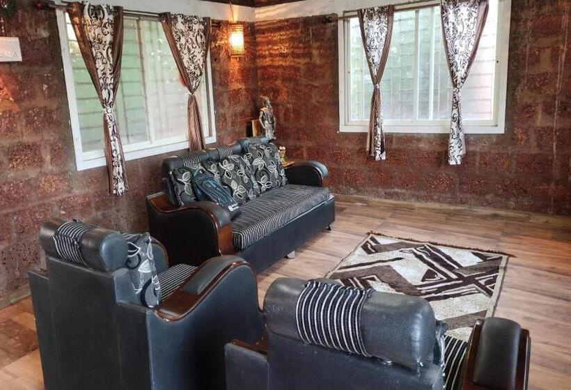 בית מלון כפרי Oyo 85889 Sayali Holidays