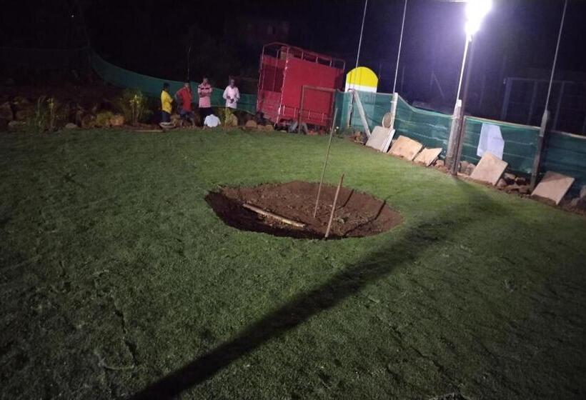 فندق Oyo 85889 Sayali Holidays