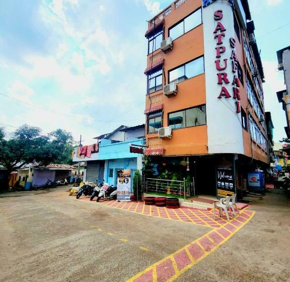 فندق Satpura Safari