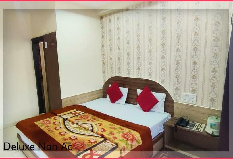 فندق Satpura Safari