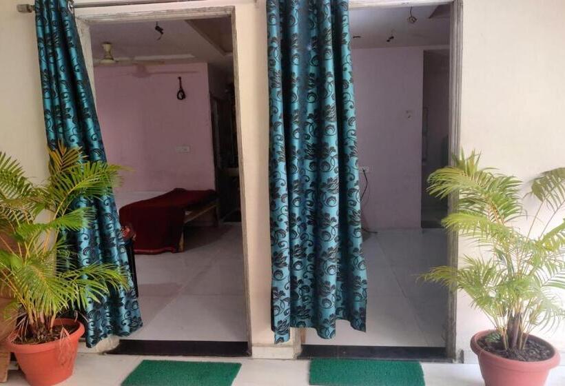 هتل Spot On Sunrise Inn