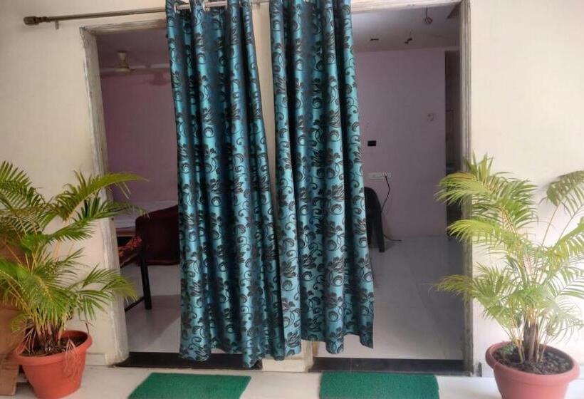 هتل Spot On Sunrise Inn