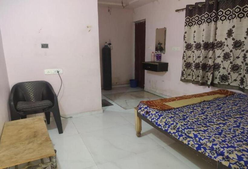 هتل Spot On Sunrise Inn