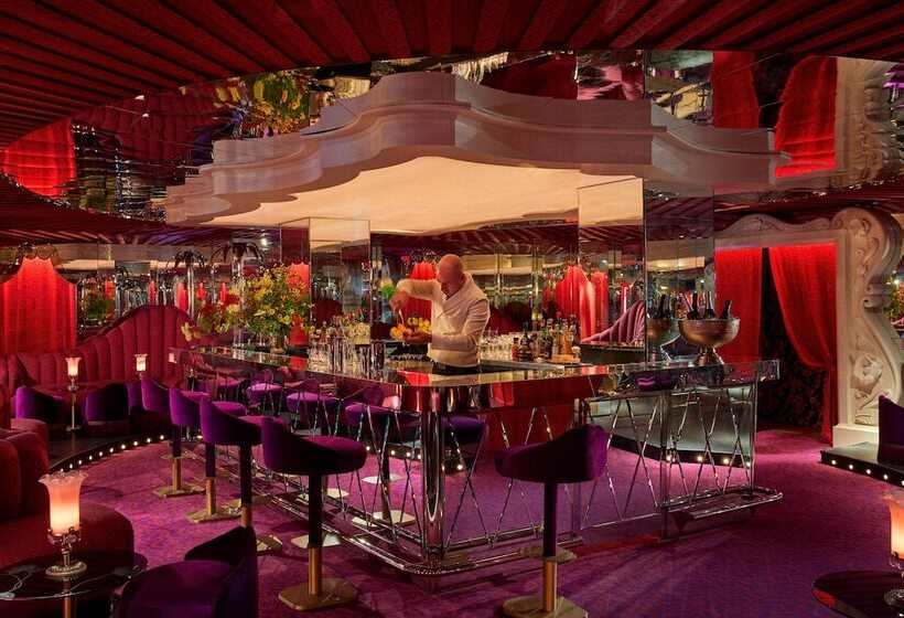 ホテル Ulysses, An Ash