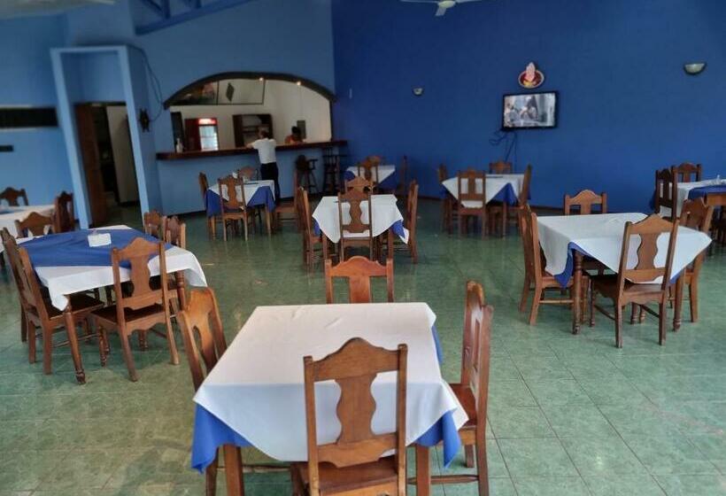 فندق Y Restaurante El Marino