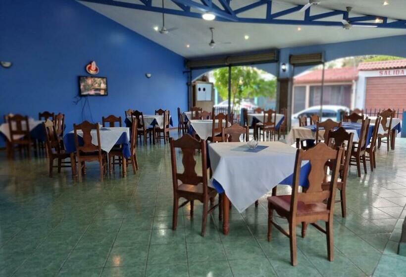 فندق Y Restaurante El Marino