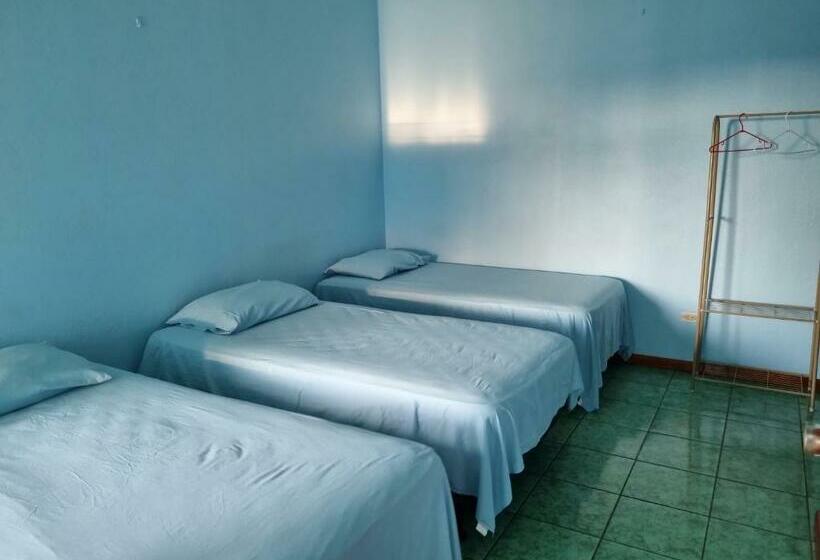 فندق Y Restaurante El Marino