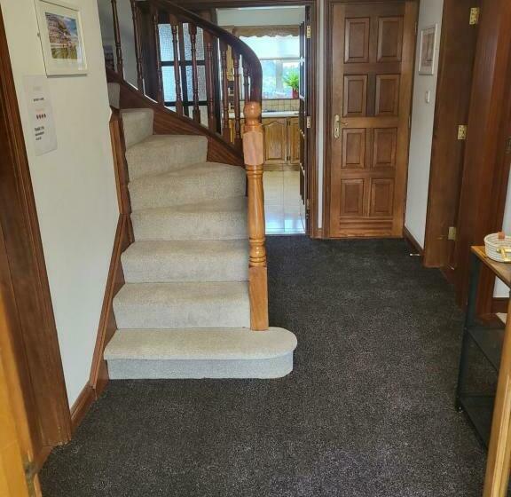 膳宿费 Avalon House