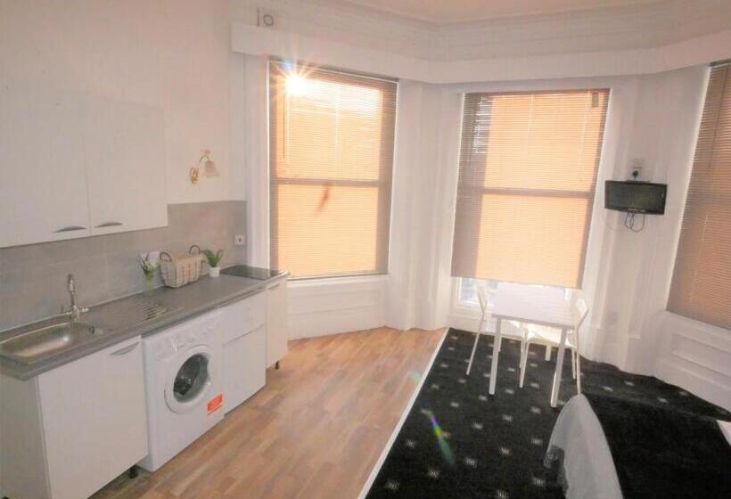 Отель Bourne Hall