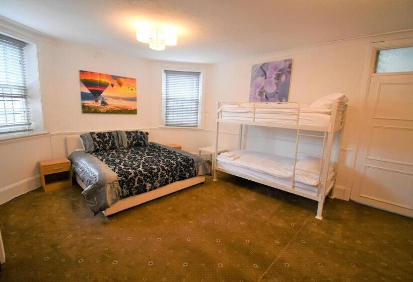 Отель Bourne Hall