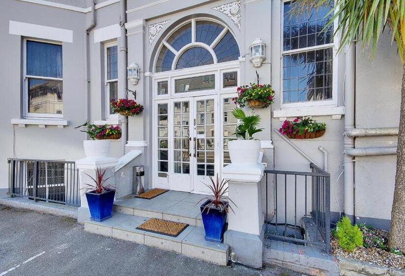 Отель Bourne Hall