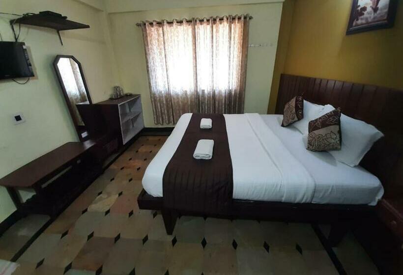 호텔 Caveri Comfort Inn