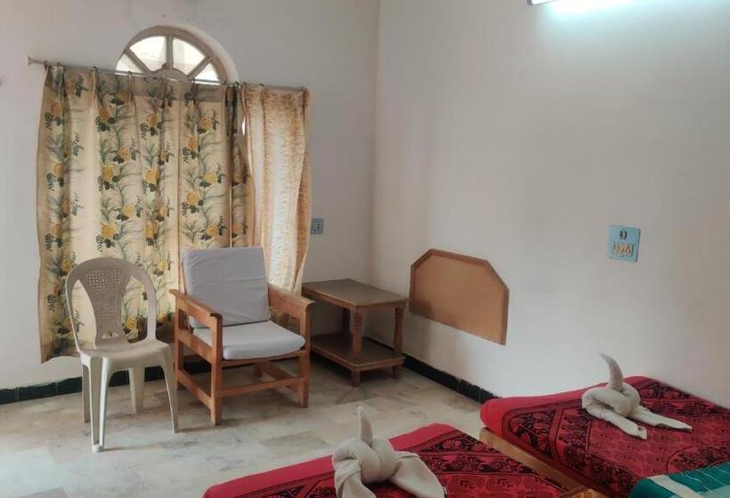 בית מלון כפרי Daya Dharma Residency