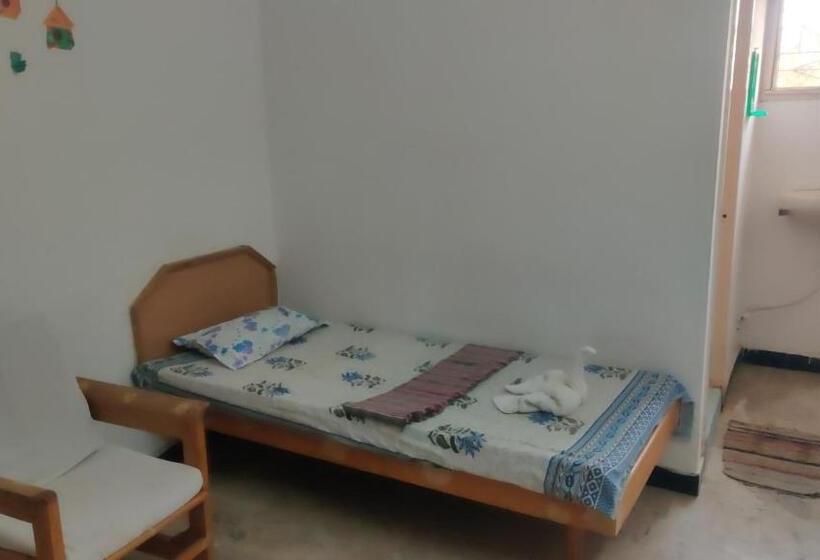 בית מלון כפרי Daya Dharma Residency