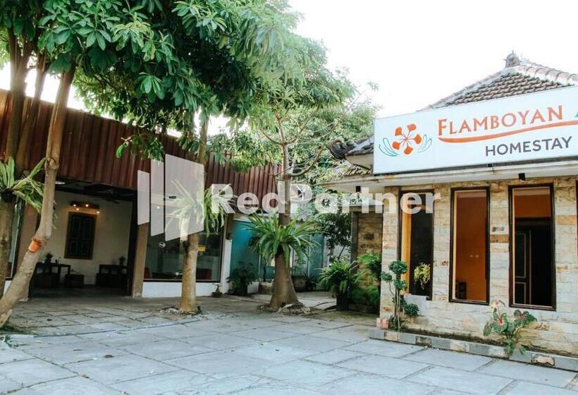 Отель Flamboyan Asri Syariah Mitra Reddoorz Near Kampung Inggris Pare