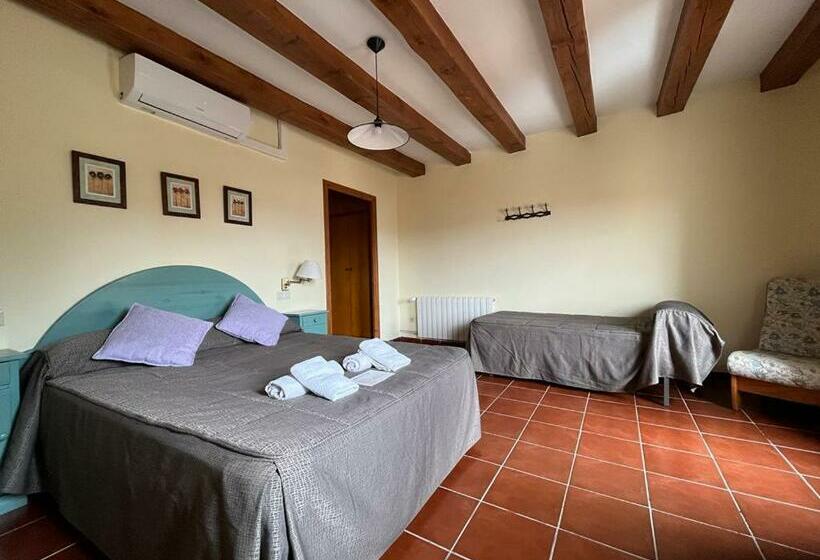Отель Hostal Centre Del Montsec