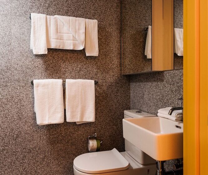 בית מלון כפרי Iron Creek Bay Estate