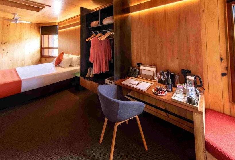 בית מלון כפרי Iron Creek Bay Estate