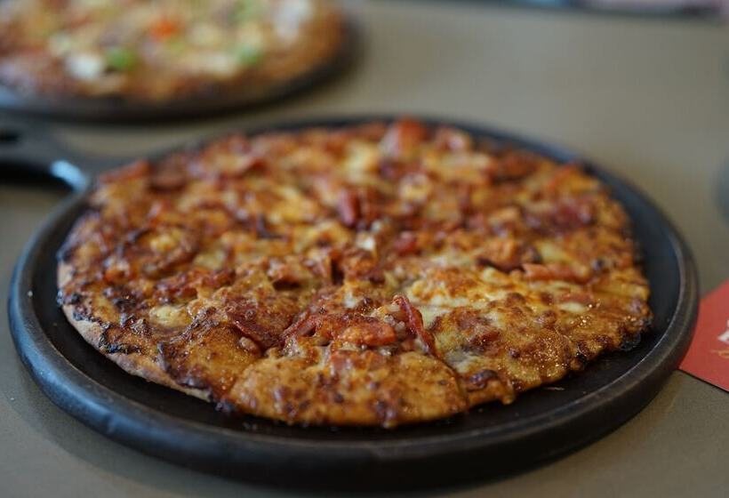 هتل Queanbeyan Canberra