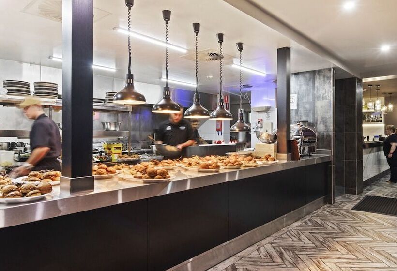 هتل Queanbeyan Canberra