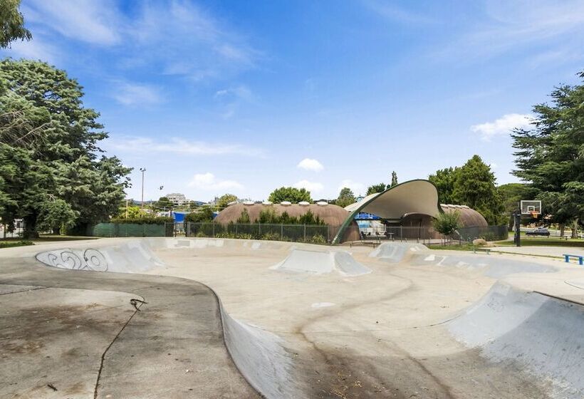 هتل Queanbeyan Canberra