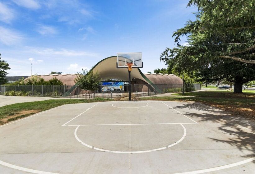 هتل Queanbeyan Canberra