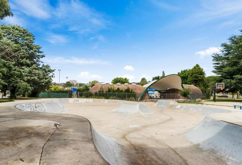 هتل Queanbeyan Canberra